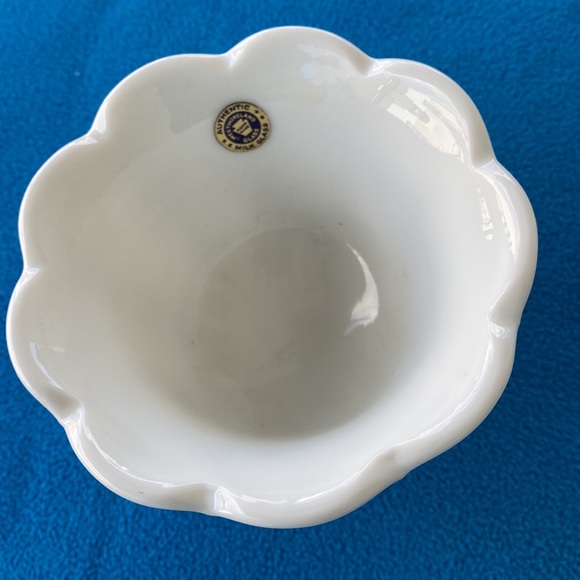 Westmoreland Milk Glass Bowl and Spoon Vintage - Picture 3 of 7